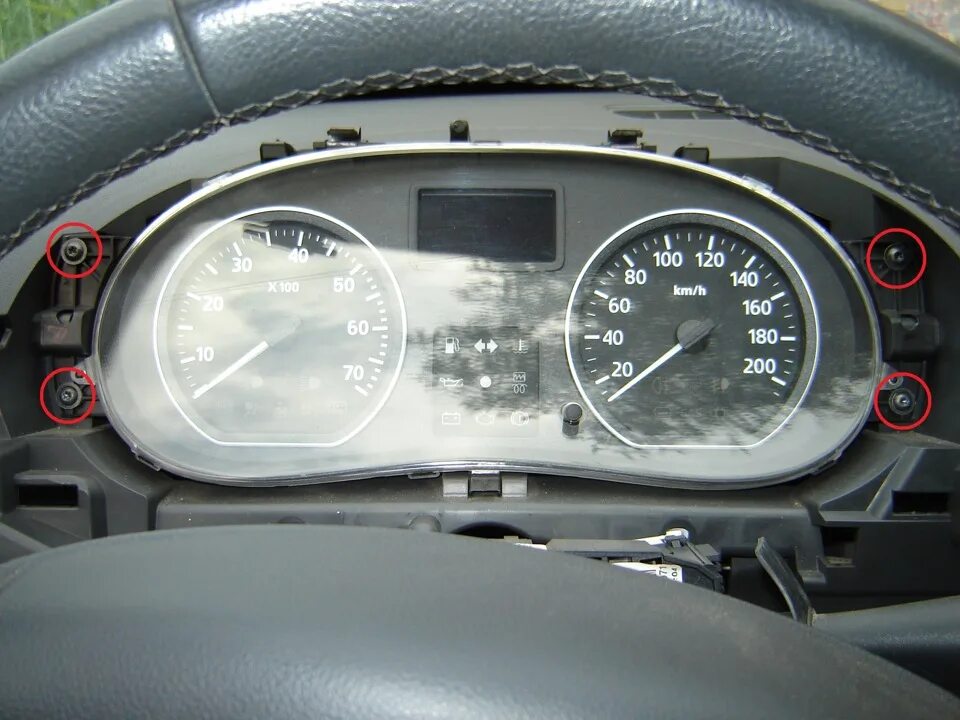 Замена лампочек подсветки печки - Renault Logan (1G), 1,6 л, 2010 года расходник