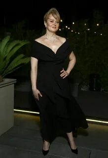 Дикті кискасымен ысқылайды