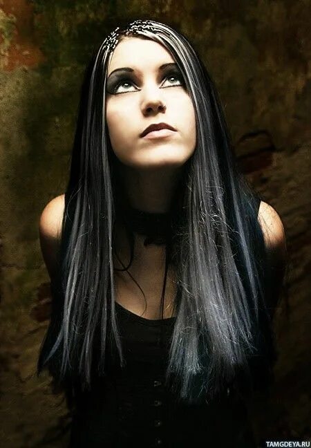 Аврил лавин с черными прядями. Аврил лавин 2004 волосы. Аврил лавин 2004 волосы. Аврил лавин. Роуг анна пэкуин.