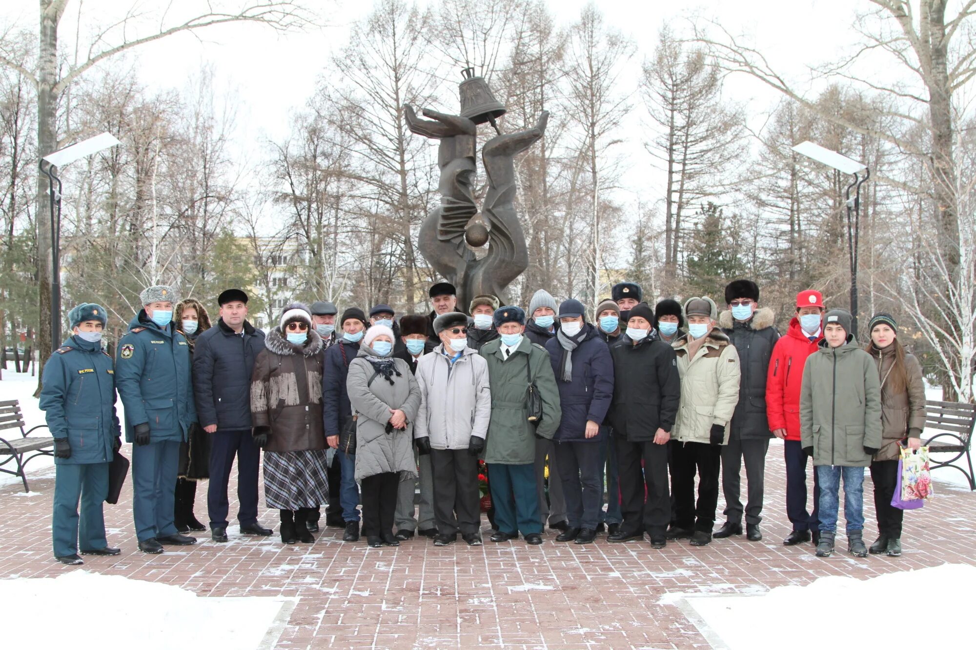 Российские ликвидаторы. Мчс россии авария чаэс. памятник ликвидаторам чс в сосновом бору. парк в честь ликвидаторов чс в астрахани. ликвидаторы стерлитамак.