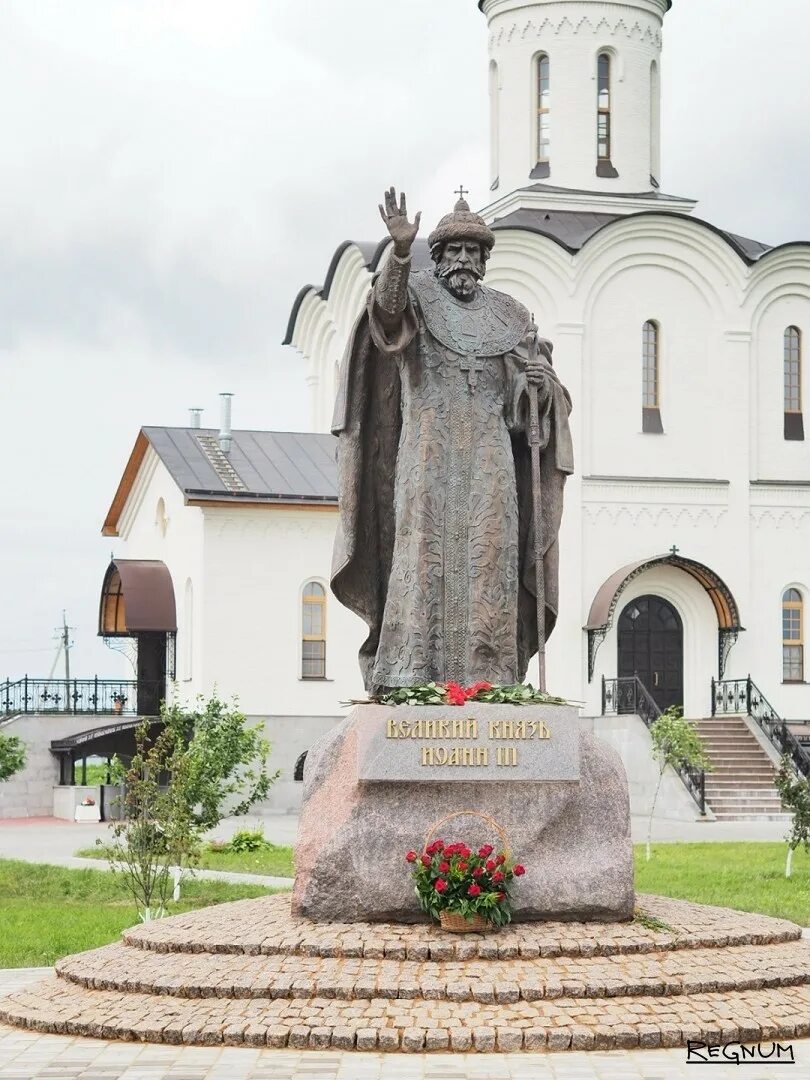 Памятник ивану 3. Памятник ивану 3 в калуге стояние на угре. памятники ивану 3 великому в калуге и калужской области. скульптуры ивана iii в калуге. владимирский скит свято-тихоновой пустыни.