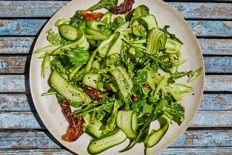 Салат из огурцов и сельдерея