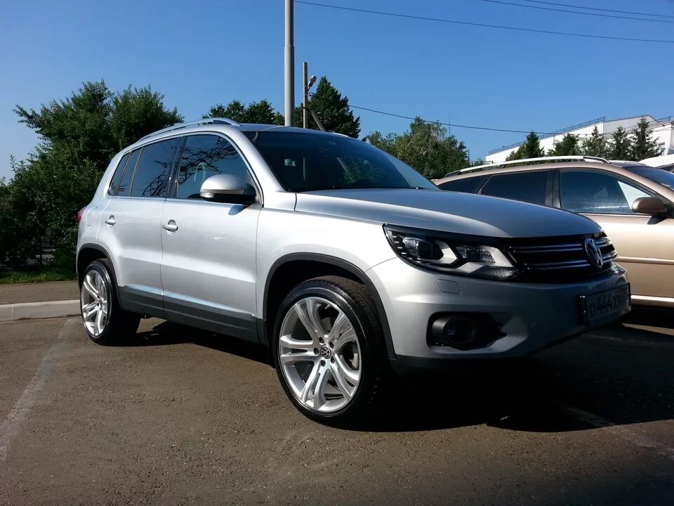 VW Tiguan r19. Колеса Volkswagen Tiguan 2012. Tiguan 1 r19. VW Tiguan 1 r18. Колеса тигуан купить