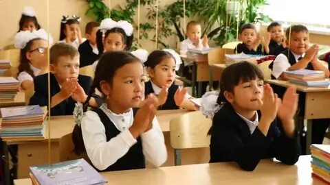 Шәует ішіп отырған кемпірлердің суреттері