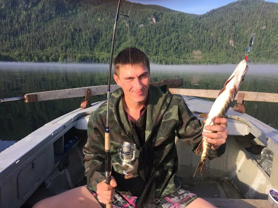 Рыбалка на телецком озере. Рыбы телецкого озера. В телецком озере водится. Таймень на телецком. Катунь хариус.