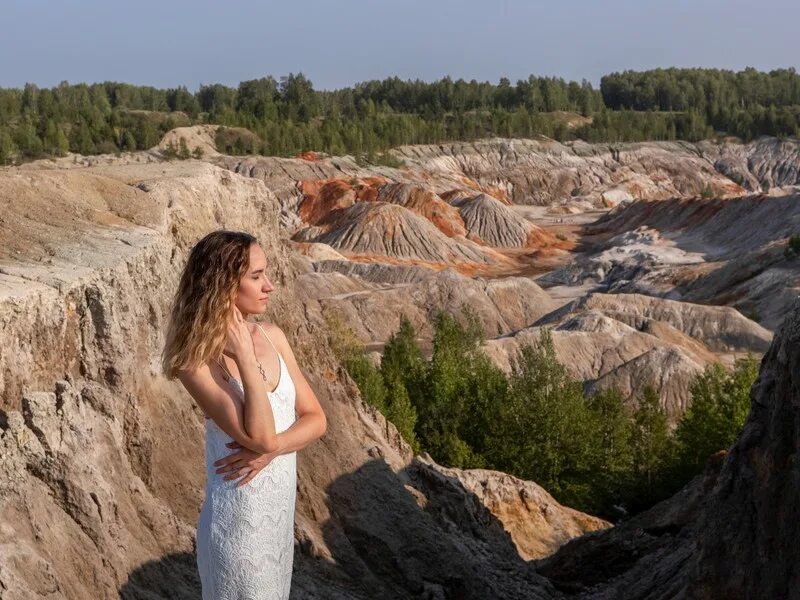 Красивые места в екатеринбурге для прогулок. Экскурсии в екатеринбурге 2024. Бажовские места природный парк в сысерти. Экскурсии в екатеринбурге 2024. Татищев и де генин памятник в екатеринбурге.