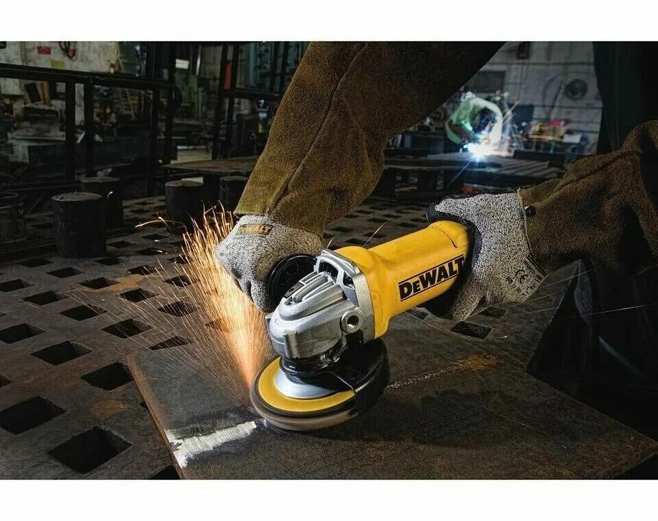 Угол для болгарки. Угловая шлифмашина DEWALT dwe8110s. DEWALT dwe1622k. Болгарка 8110 ДЕВОЛТ. DEWALT dwe349.