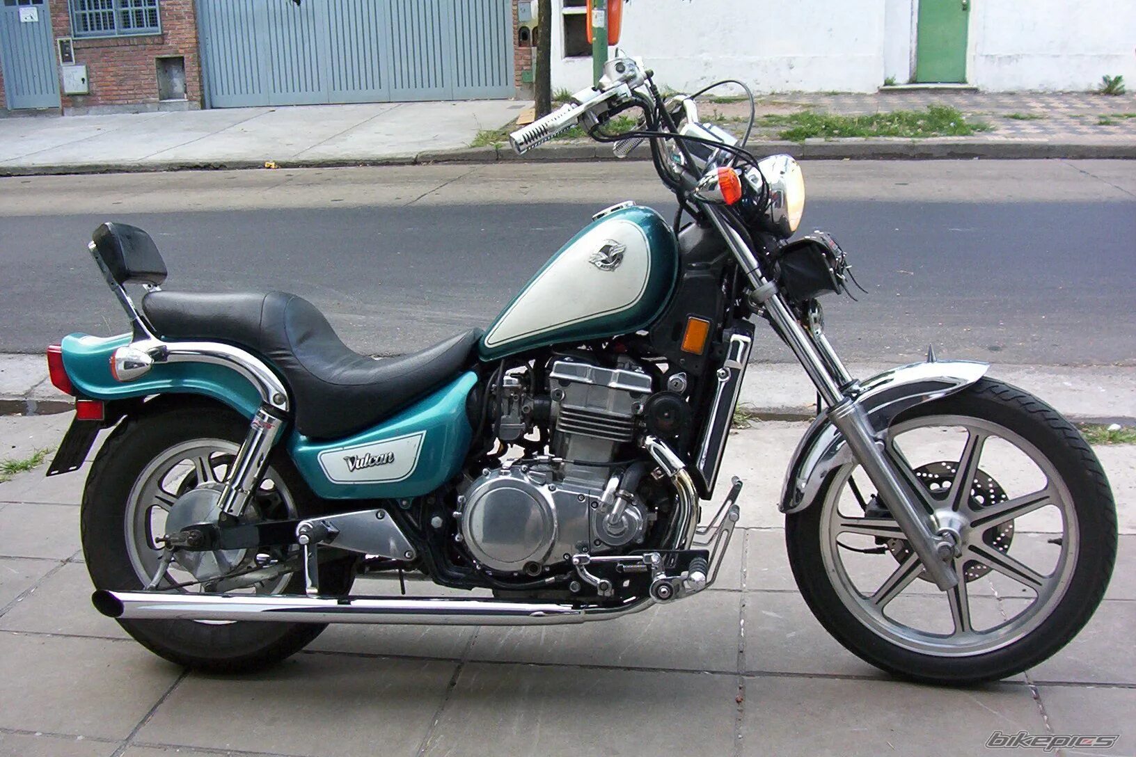 Вулкан 500 рублей. Kawasaki Vulcan 500. Kawasaki en500 Vulcan. Мотоцикл Kawasaki Vulcan 500. Kawasaki Vulkan 500заднее покрышка.