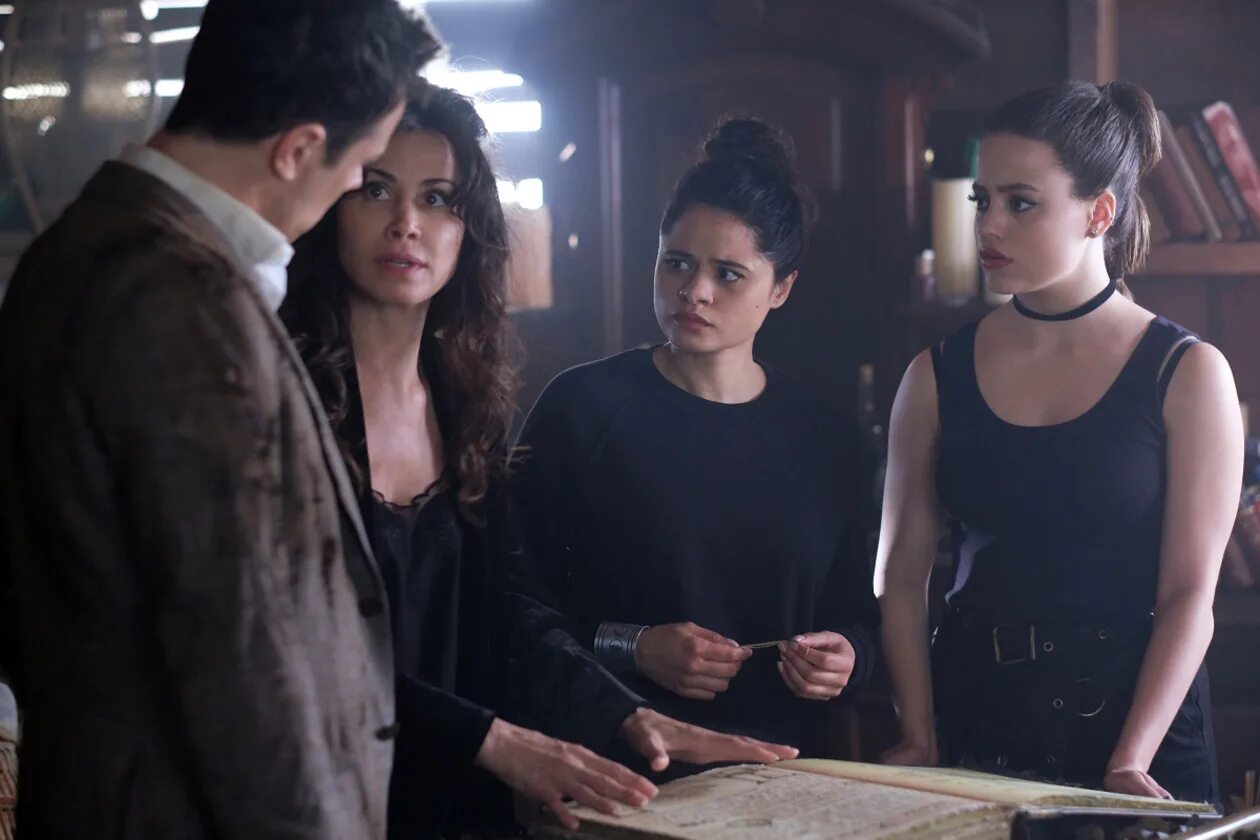 Зачарованные charmed 2018. Зачарованные 2018 1 сезон 1 серия. Зачарованные 1 2022. Зачарованные брук. Charmed сериал 2018.