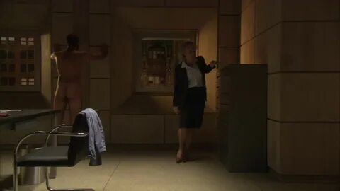 Nudi al cinema: Strip Search (2004) .