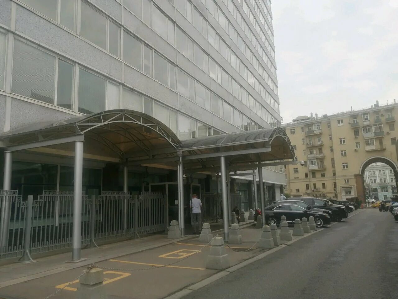 госдума георгиевский переулок 2. георгиевский пер москва. мгвз "новый манеж", георгиевский пер. георгиевский переулок москва. георгиевский переулок 3/3 выставочный зал новый манеж.