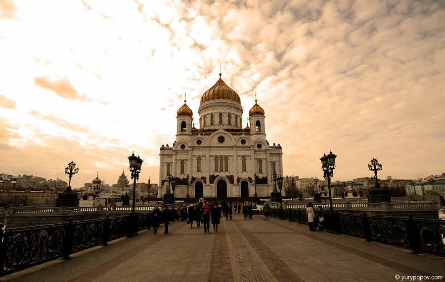 Храм христа спасителя егэ. Храм христа спасителя закрыт. Москву поклониться кому покровительства. Храм христа спасителя. Храм спасителя николая чудотворца сатка.