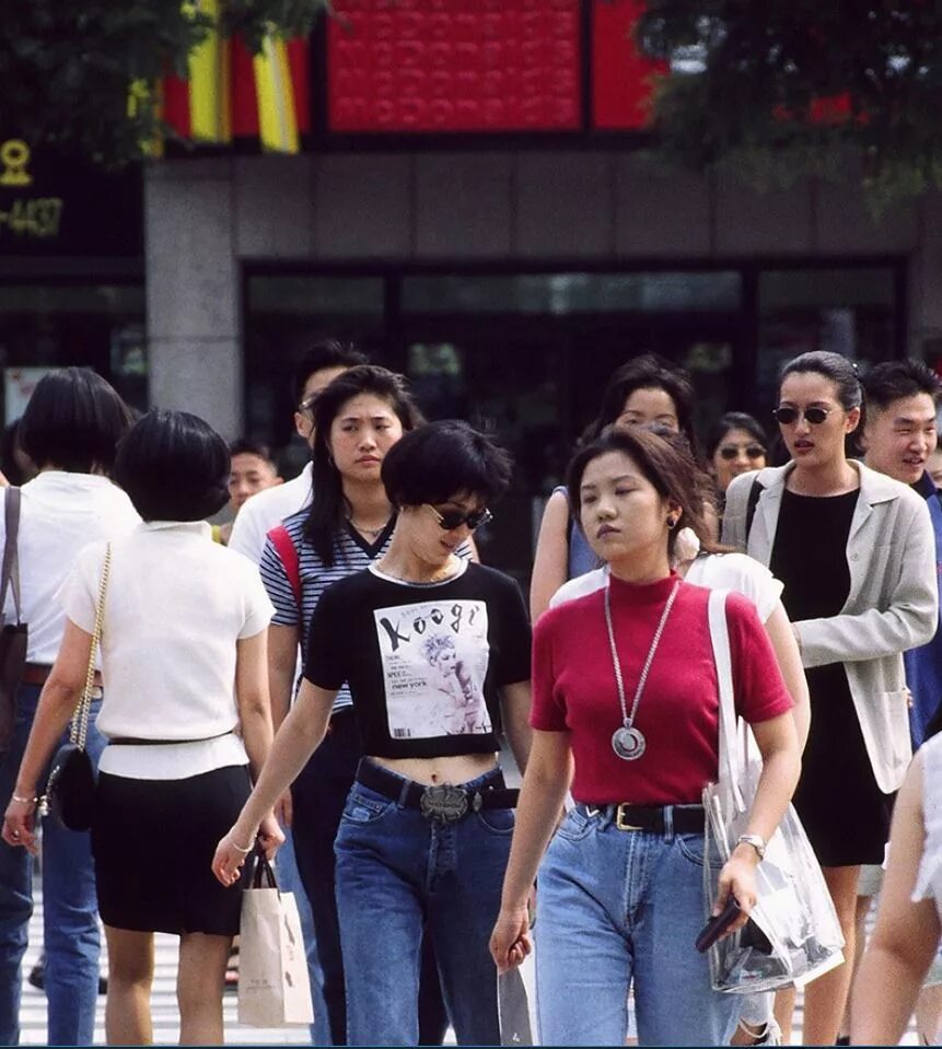 Направление в японской моде 1990. 1990-Е годы, Южная Корея: в 90-е корейцы были одержимы модой. Сеул 1990-е. Корея 1990. Южная Корея 1990 Сеул.