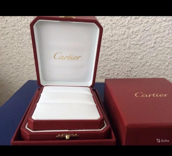 Подарок картье. Коробка картье. Cartier 4204 коробка. Cartier кольцо в коробочке. Cartier коробка.