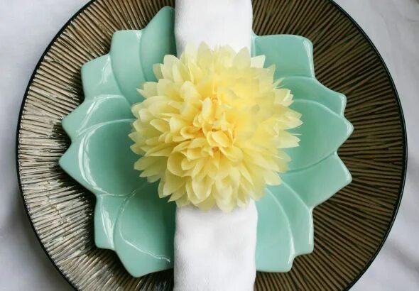 FANTASTISK Napkin Paper Flowers - IKEA Hackers Paper flower decor, Paper flowers