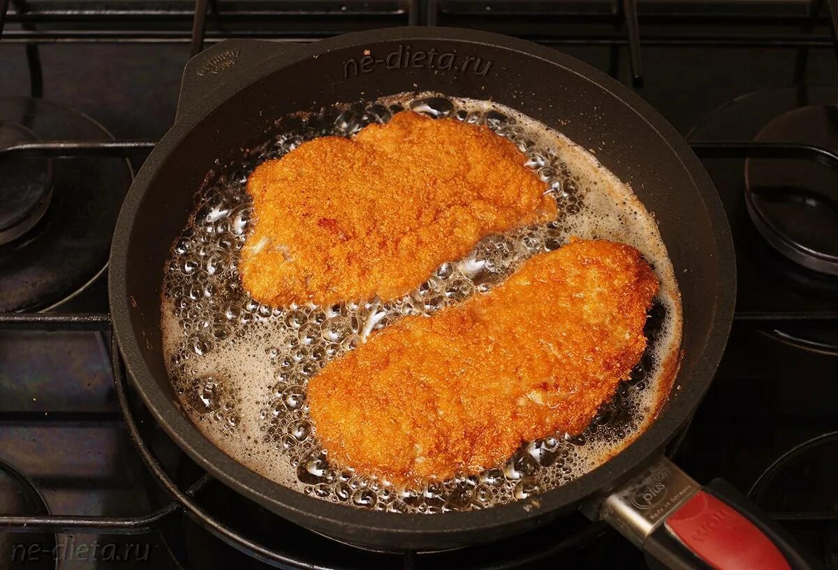 Шницель из свинины на сковороде. Шнипель. Как пожарить шницель из свинины на сковороде. Шницель из свинины на сковороде. Шницель жареный.