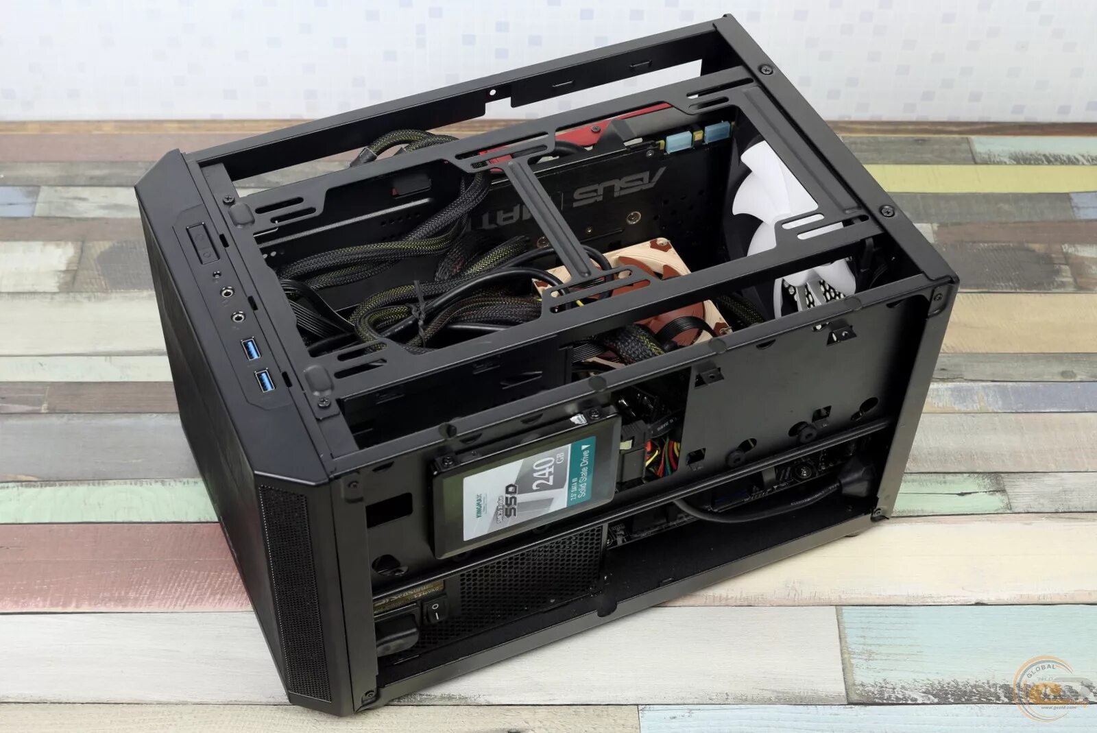 Fractal design era itx carbon. Fractal design core 500 в белом цвете. Fractal design core 2200. Корпус fractal design core 500. Fractal design core 3400.