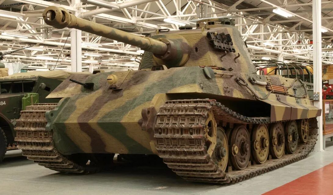 Год тигра немецкий танк. Танк тигр 2. Королевский тигр танк. Тигр II Королевский тигр. Немецкий танк Королевский тигр.