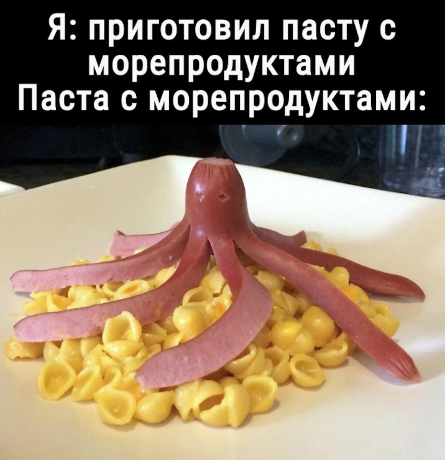 Привлекательная милашка выставляет напоказ вкусную писульку