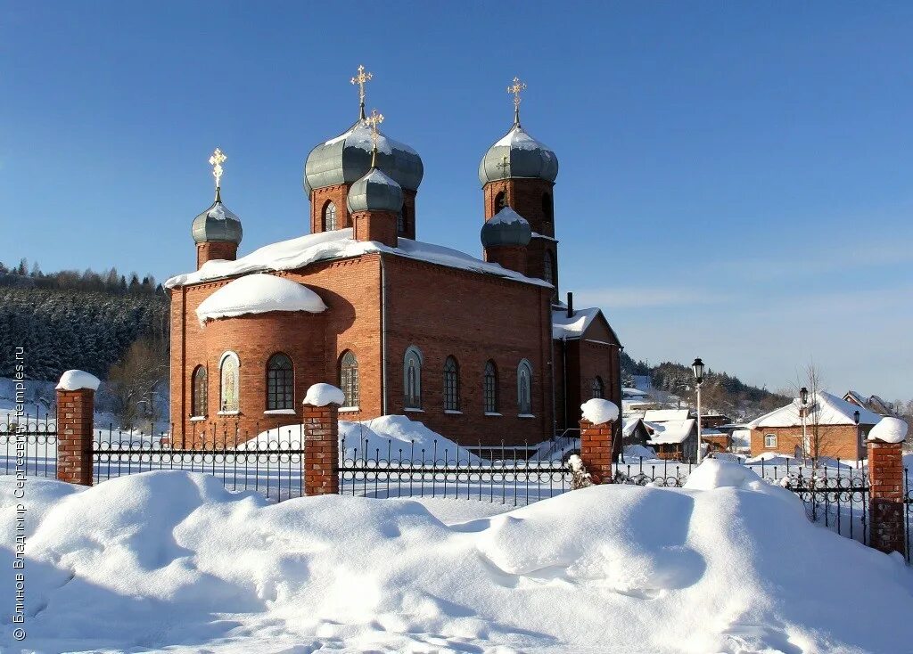 храм великомученика и целителя пантелеимона киров. храм великомученика и целителя пантелеимона киров.