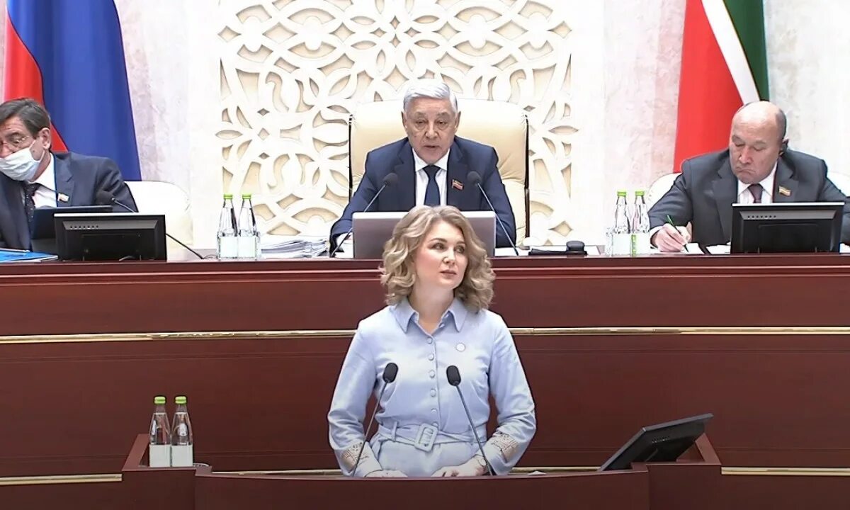 Телепузики танцуют татар бию. Малыши сироты в больнице. Больничные няни для малышей-сирот. Измерение температуры тела у детей. Экскурсия детей в музей нувиат.