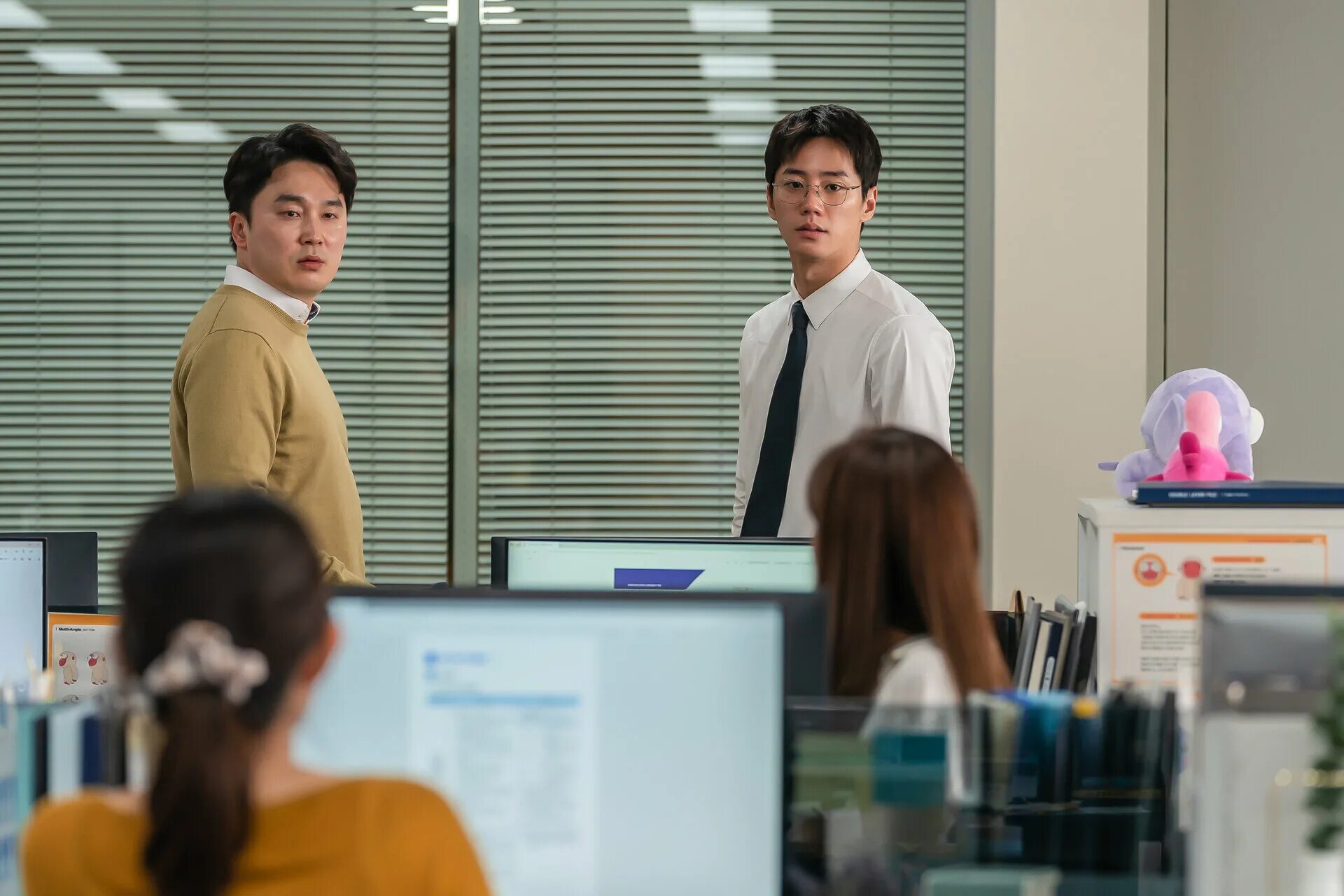 дорамы 22 года корея. любовь на поводке фильм 2022. фильм корея 2022г. Love and leashes фильм 2022. ли джун-ён любовь на поводке.