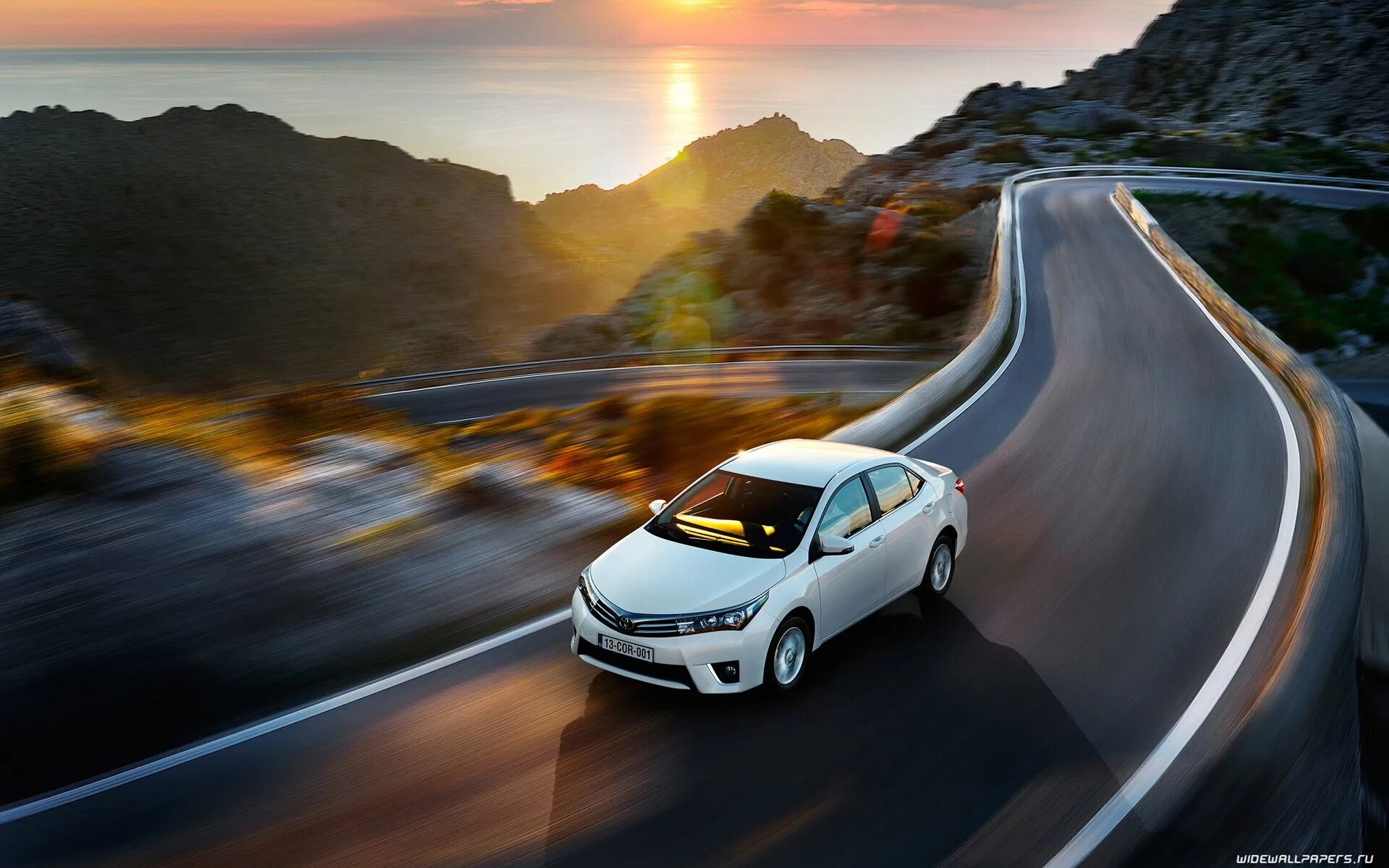 Авто едет по дороге. Toyota corolla wallpaper. машина на дороге. ехали машины. машина едет по дороге.