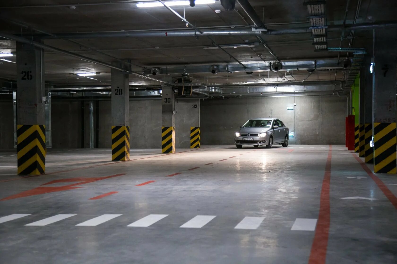 Нужны ли машиноместа. Паркинг. Подземная парковка. Красивая подземная парковка. Красивый паркинг.