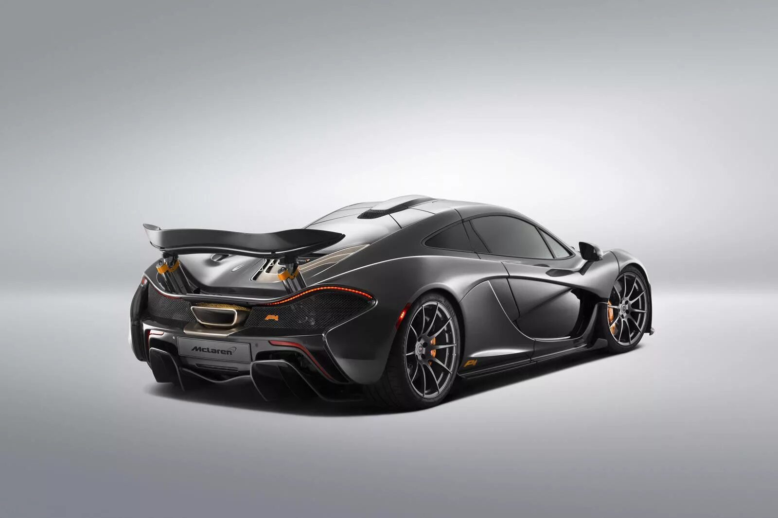 Машина mclaren. MCLAREN p1. MCLAREN p1 gt. Суперкар MCLAREN p1. MCLAREN p1 (2014).