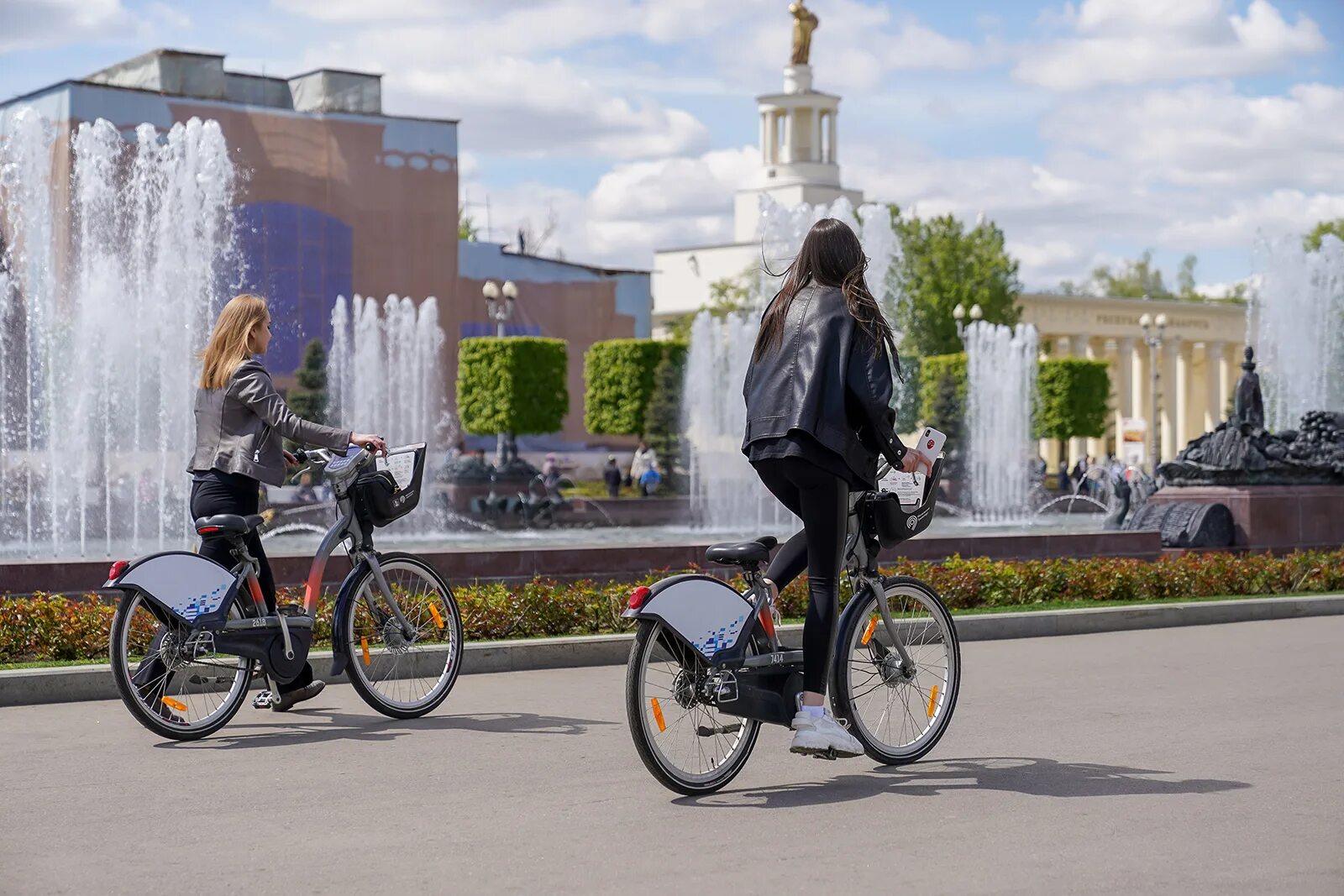 Спортивное лето в москве активный. Фитнес в парке. Рекреация в спорте. Спортивное лето в москве активный. Активный гражданин одежда.