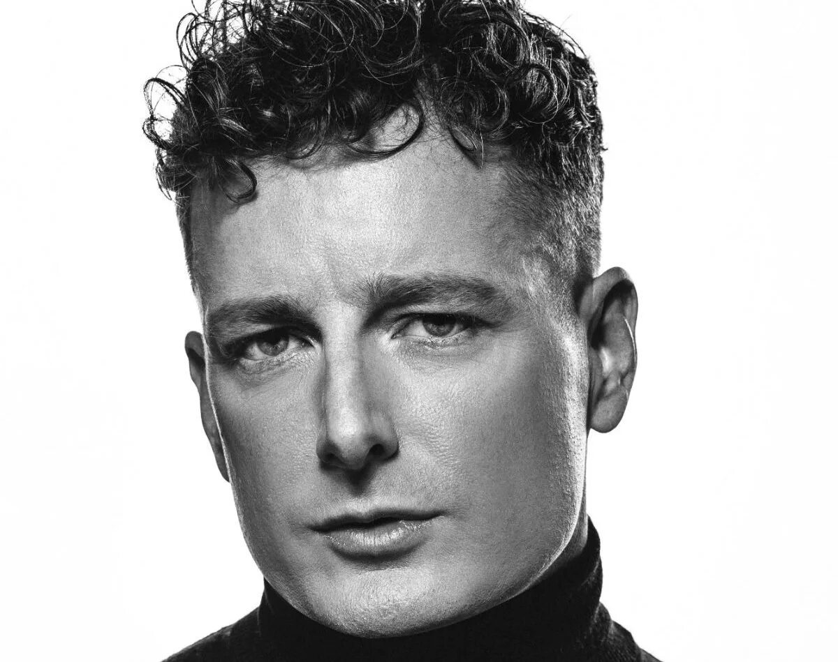 Kryder b jones girlfriend. Sad face graffiti. Crusy selecta extended mix. Kryder piece of art. Great artists.