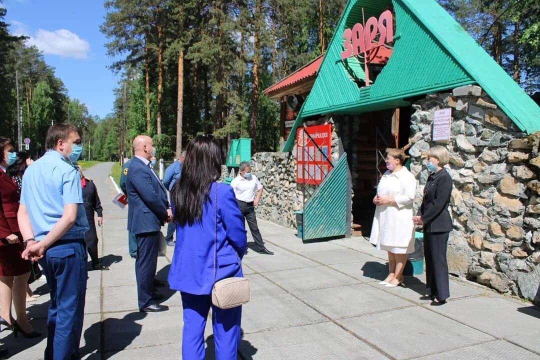 Загородный лагерь заря. МАУ ДЗОЛ Заря. Лагерь Заря Свердловская область. МАУ ДЗОЛ Заря, поселок Белокаменный. ДЗОЛ Заря Асбест.