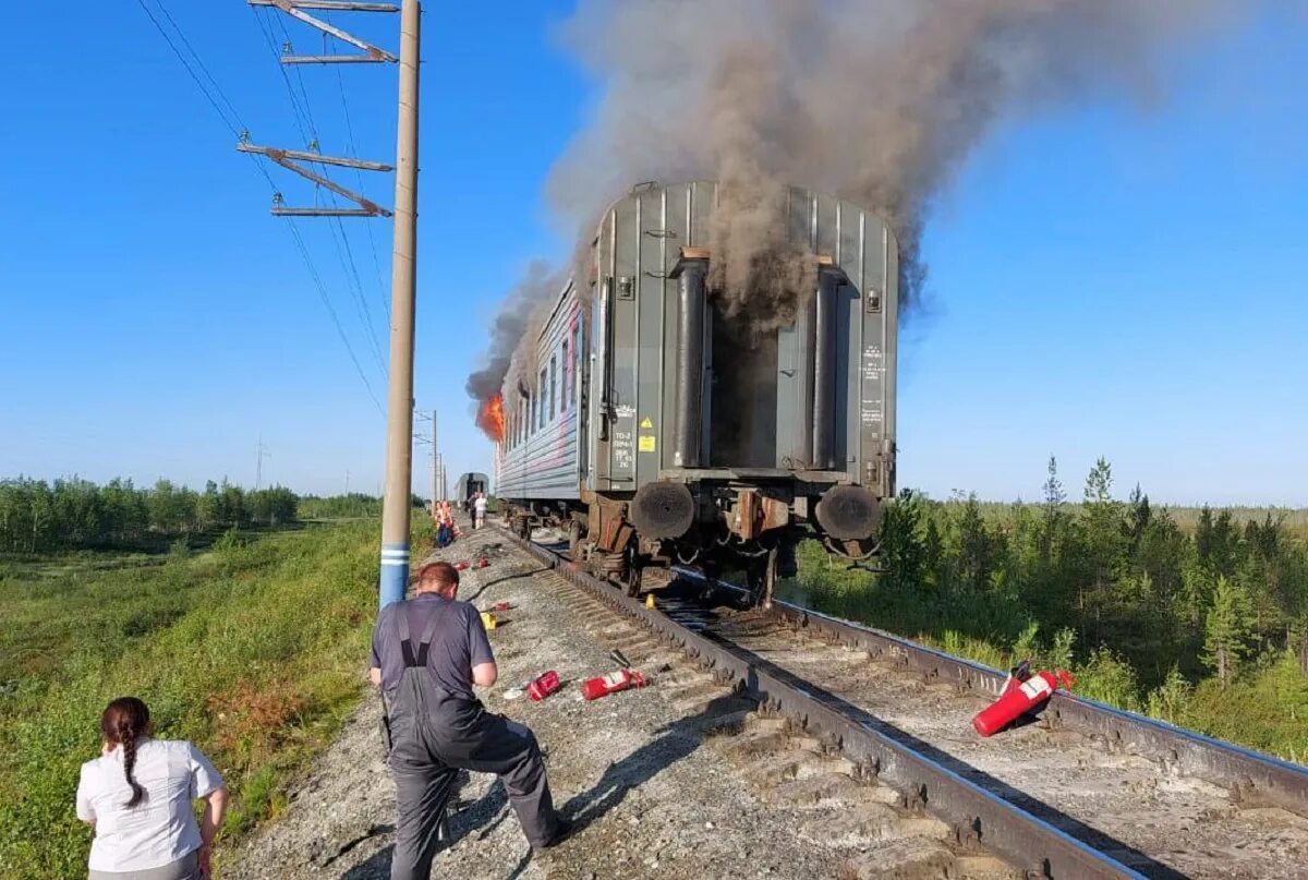 Горящий поезд. Вагон поезда. При пожаре в вагоне поезда