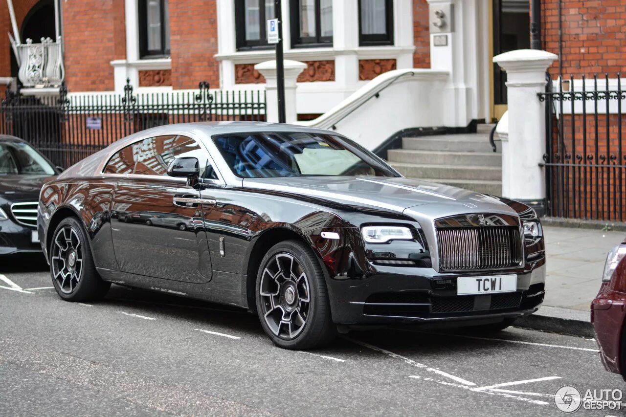 Rolls royce badge. Rolls Royce Wraith Black badge. Rolls Royce Wraith Black badge 2021. Роллс Ройс врайт Блэк бейдж. Роллс Ройс Армения.