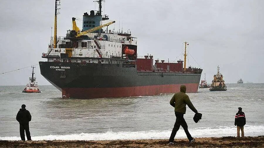 остаться на плаву после грозных. продержаться на плаву. катер типа ярославец. остаться на плаву. остаться на плаву после грозных.