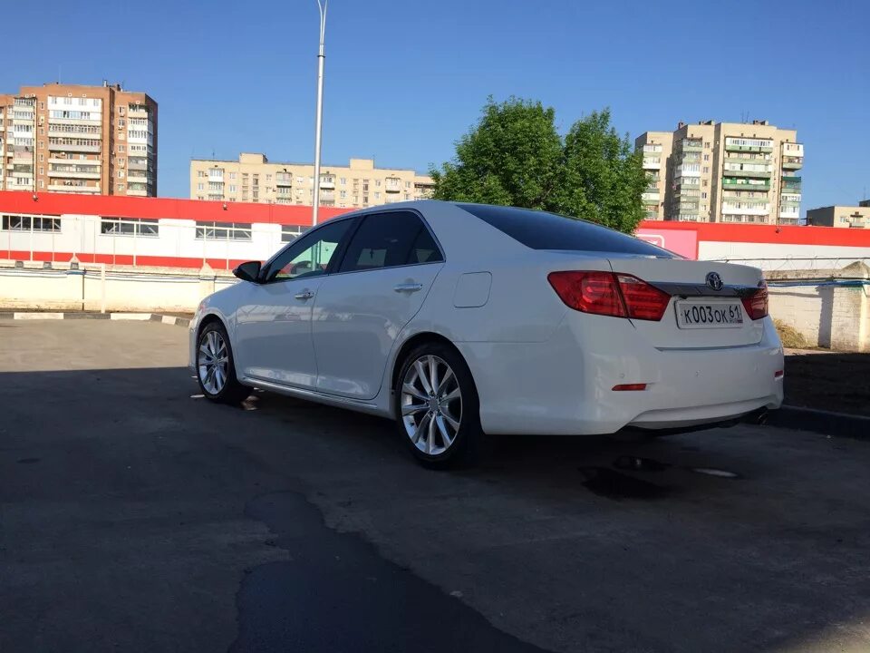 Диск r18 toyota camry. 5 на 18 дисках. Камри 50 на 18 дисках. Камри 50 на 18 дисках. Диски camry r18.