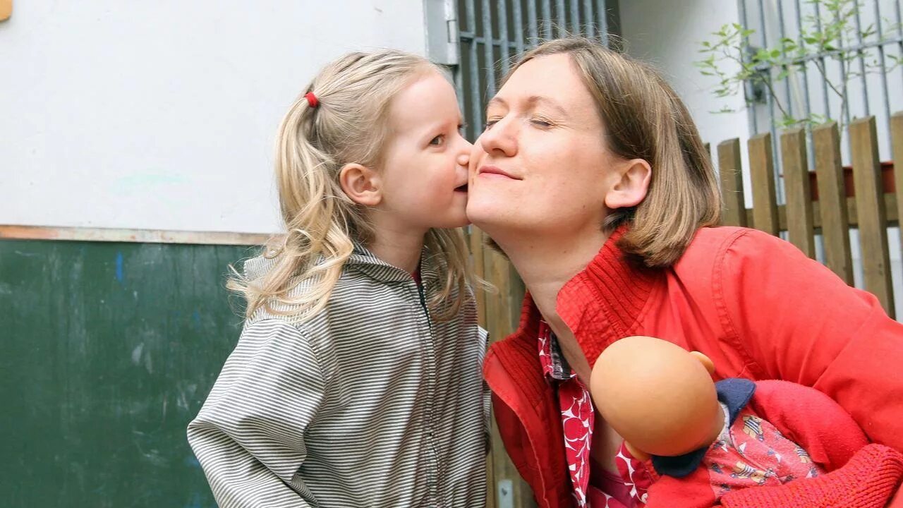 семья с четырьмя детьми. родители хотели девочку. счастливая семья. родители хотели девочку. родители хотели девочку.