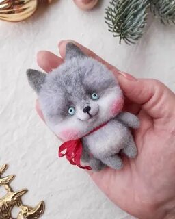 Брошь из шерсти