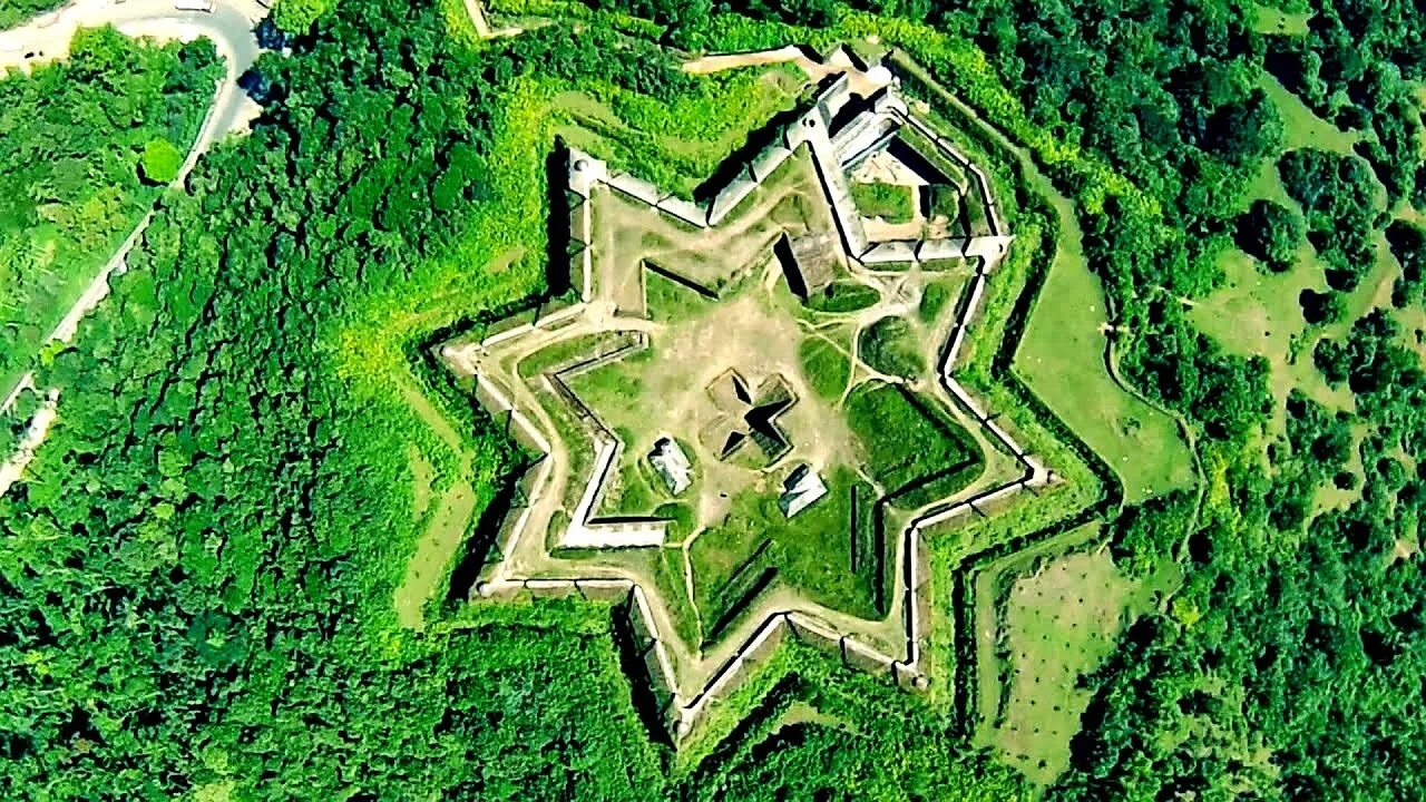 Форт Буртанж Нидерланды. Крепость Буртанж Нидерланды. Звездная крепость Буртанж. Звездчатый Бастион.