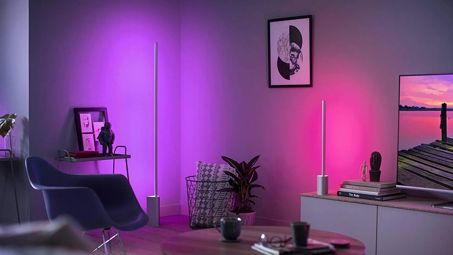 Включи лампа телевизор. Торшер Philips Hue signe. Лампы Philips Hue. Светильник Philips Hue. Philips RGB лампа.