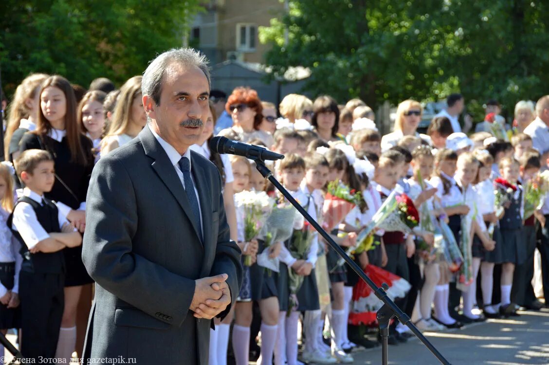 11 школа каменск шахтинский. Школа 1 Каменск-Шахтинский. Директор 14 школы Каменск Шахтинский. Директор 11 школы Каменск-Шахтинский.