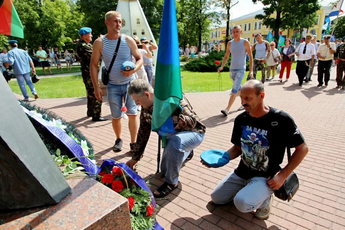 Погода бобруйск сегодня по часам. День ВДВ Барановичи. День ВДВ 2021 город Бобруйск. День ВДВ Бобруйск 2022. Город Бобруйск день ВДВ.