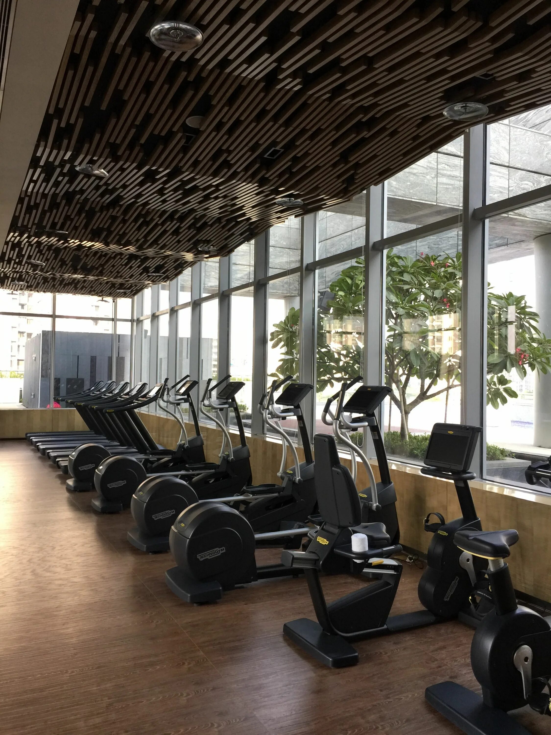 Happy fitness лондон молл. Tower gym fitness спб. Санкт-петербург площадь конституции 3 корп 2 tower gym. Tower gym, санкт-петербург. Спортклуб москва.