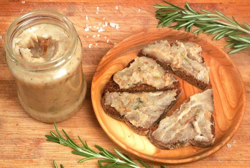 Рецепт сала паштет. Сало паштет. сало смалец. паштет из сала. смалец со шкварками.
