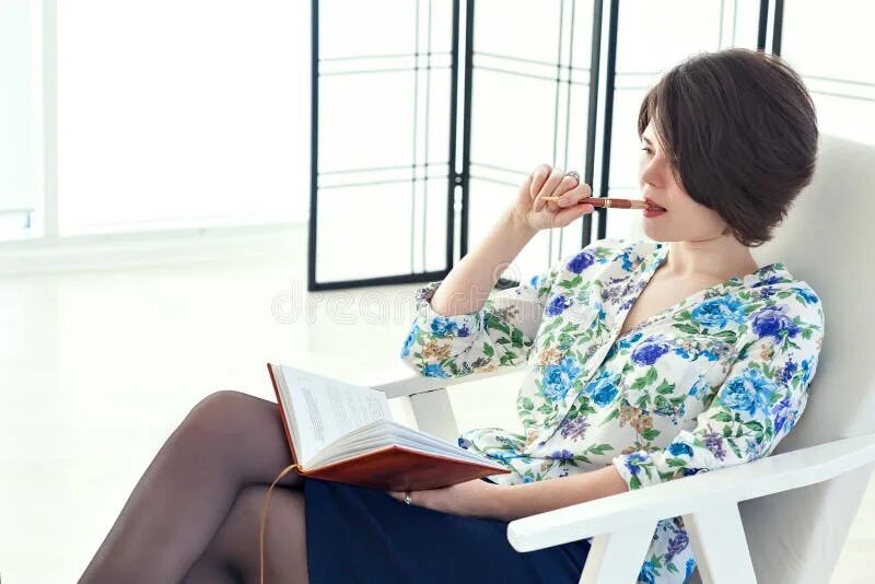 Психолог женщина с короткой стрижкой Gemma Arterton: A Tale of Talent