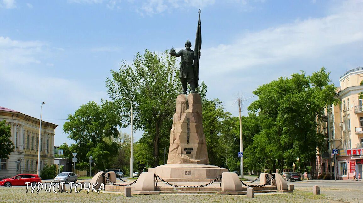 Памятник ермаку новочеркасск немцы. Памятник ермаку в новочеркасске. Памятник ермаку в новочеркасске фото. Площадь ермака новочеркасск. Памятник атаману ермаку в новочеркасске.