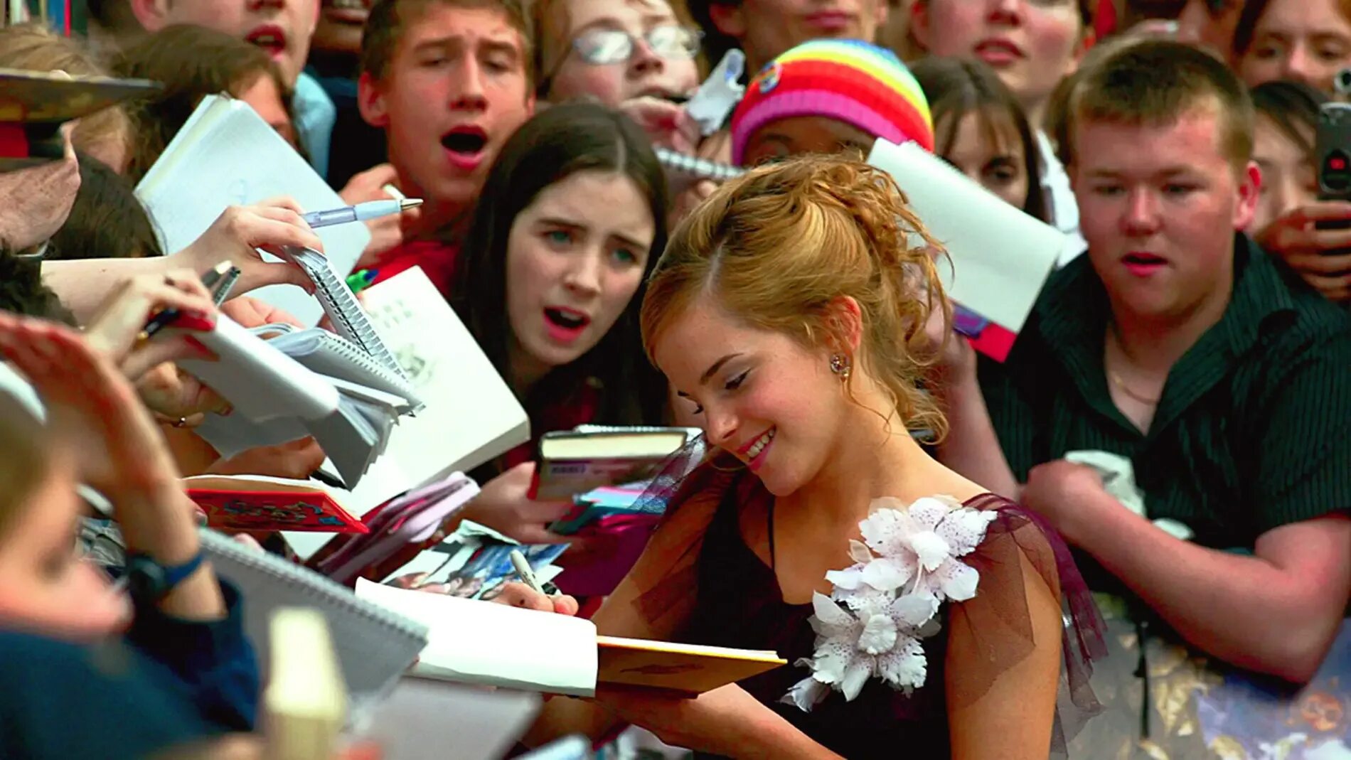 12 мая 2004 год. Emma watson 27-мая 2004 прес конференція. май 2004 фото.