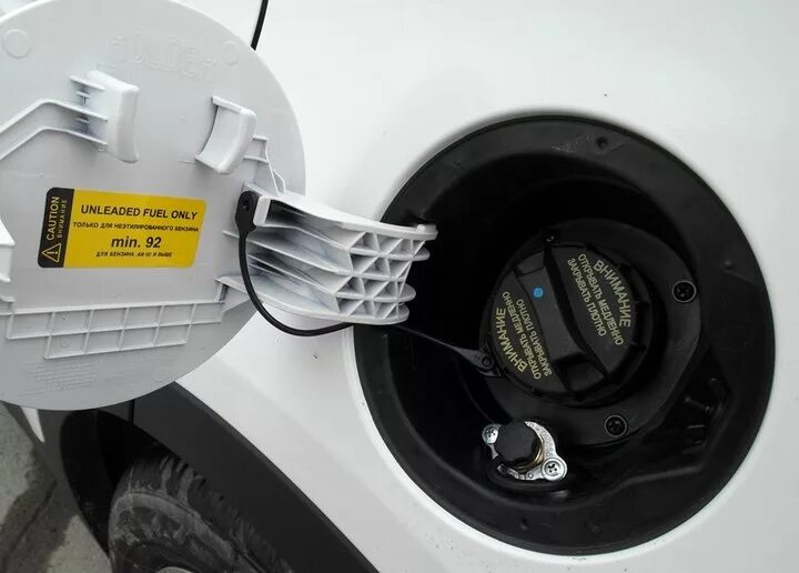 Заправочный лючок. Заправочный лючок. Заправочный лючок. Взу для гбо в лючок бензобака рено логан 2. Пежо 3008 взу в лючок бензобака.