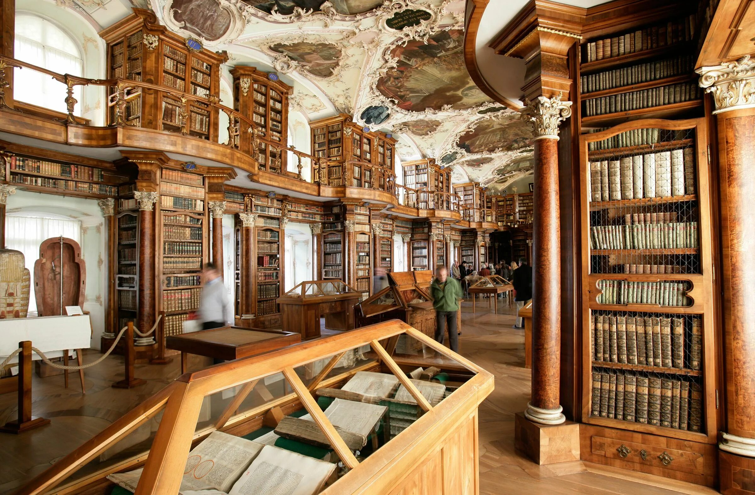 Библиотека librams ru. Библиотека монастыря Святого Галла. Библиотека аббатства Санкт-Галлен. Библиотека монастыря Святого Галла в Швейцарии. Библиотека аббатства Святого Галла в Швейцарии.