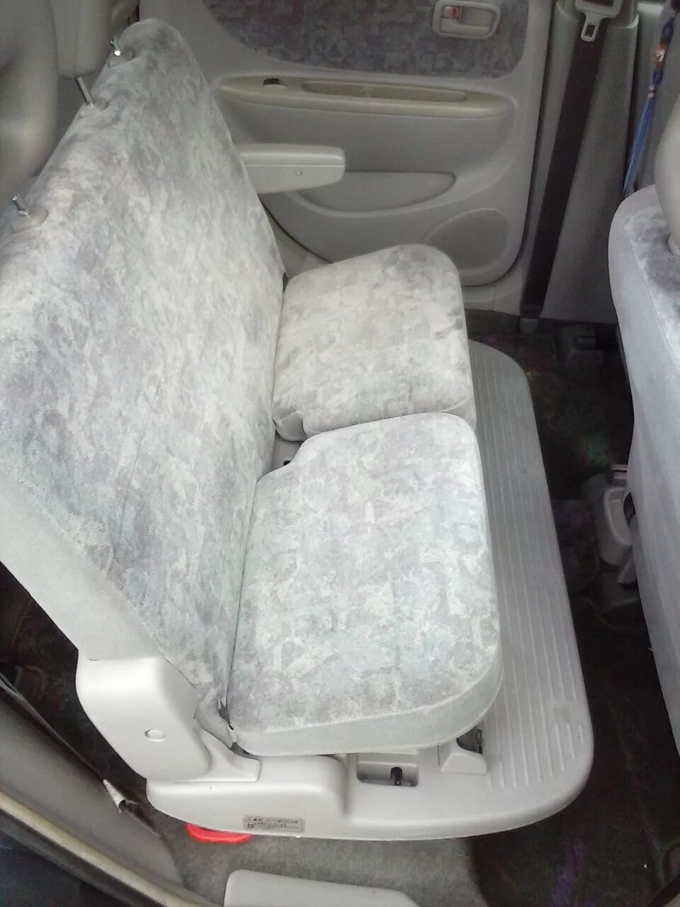 Toyota corolla spacio, 2000 задние сиденья. Тойота королла спасио сиденье. Corolla spacio 1997 салон. Toyota corolla spacio 2000 салон. Сиденье средний ряд ряд тойота спасио 1997.
